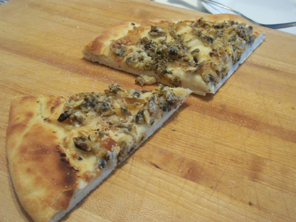 roasted garlic and clam pizza