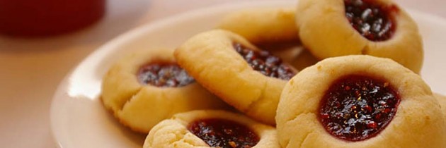 Raspberry Shortbread Thumbprint Cookies (and a food blogger cookie swap!)