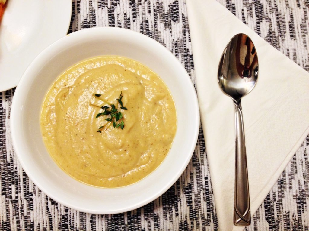 Roasted Garlic and Cauliflower Soup