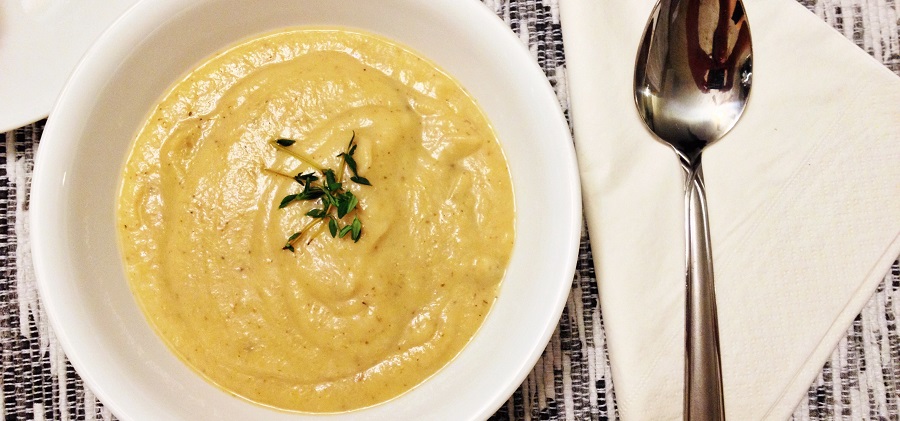 Roasted Garlic and Cauliflower Soup